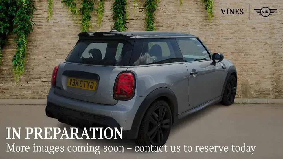 Usado Mini Cooper Hatch 134 CV (98 kW) 2023 Plateado Utilitario