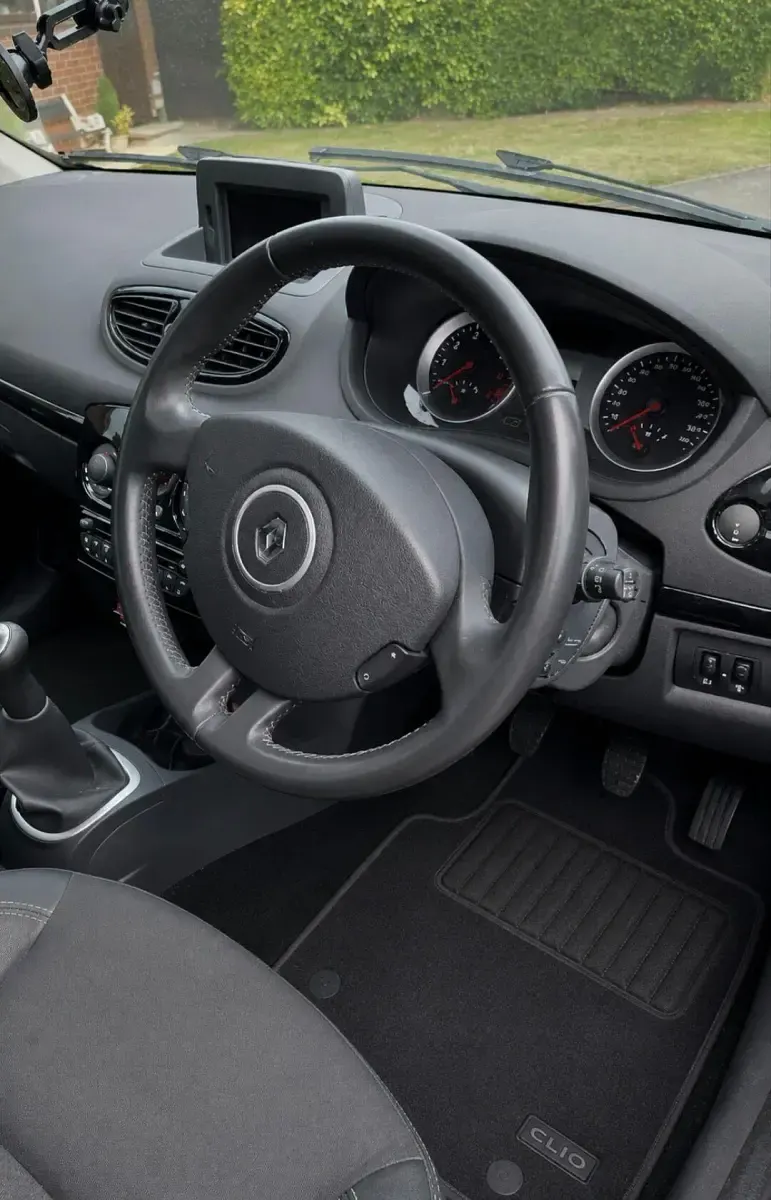 Used Renault Clio Dynamique 2012 Black Hatchback