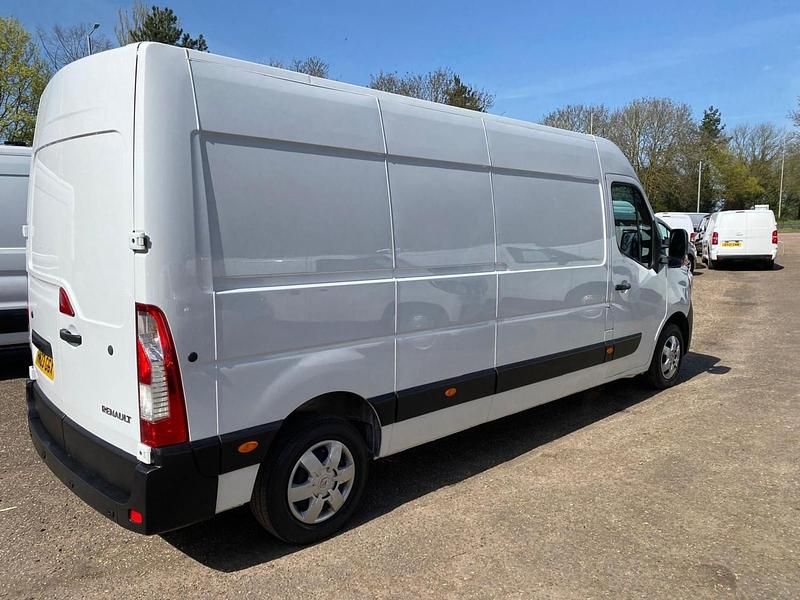 Used Renault Master Business 2023 White MPV