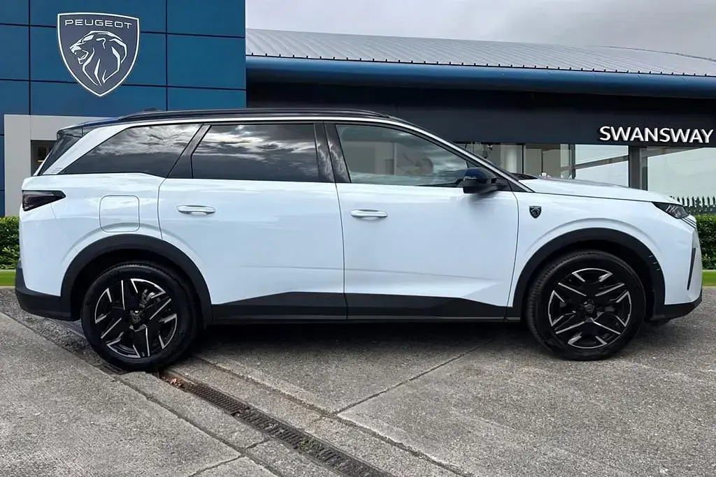Used Peugeot 5008 GT 134 HP (98 kW) 2025 White SUV