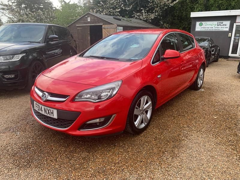 Used Vauxhall Astra SRi 115 HP (84 kW) 2014 Red Hatchback