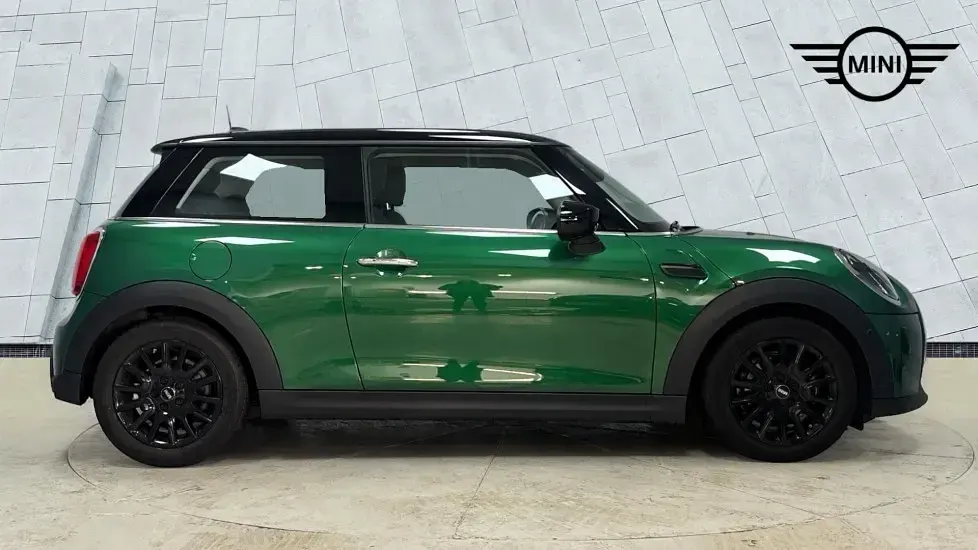 Used Mini Cooper Classic 134 HP (98 kW) 2023 Green Hatchback