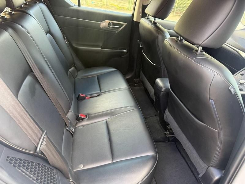 Used Lexus CT200h Executive Line 2017 White Hatchback