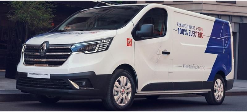 White New 2025 Renault Trafic Van | £19,995 - Image 1/4