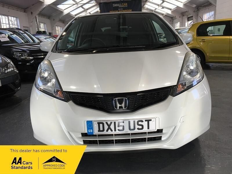 Used Honda Jazz ES 2015 White Hatchback
