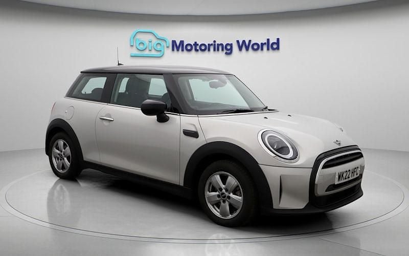 Begagnad Mini Cooper Classic 136 HK (100 kW) 2022 Silver Halvkombi