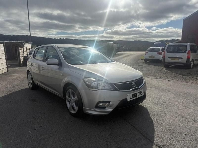 Silver Used 2010 Kia Ceed 2 Hatchback | £3,495 (Good price) - Image 1/4