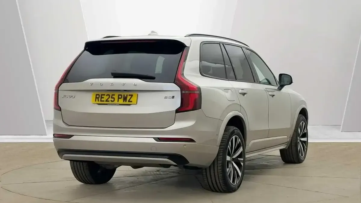 Usado Volvo XC90 Plus 455 CV (334 kW) 2025 Dorado SUV