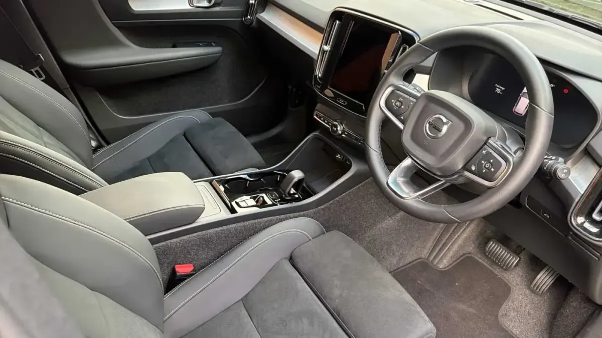 Used Volvo XC40 Plus 197 HP (144 kW) 2025 Black SUV