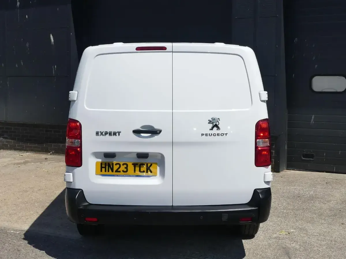 Used Peugeot Expert Premium 142 HP (104 kW) 2023 White Van