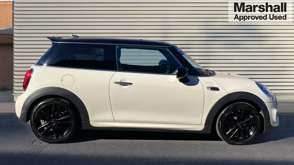 Begagnad Mini Cooper Comfort 136 HK (100 kW) 2020 Vit Halvkombi