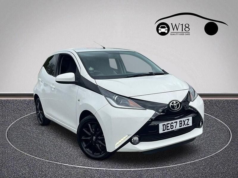 Used Toyota Aygo x-press 68 HP (50 kW) 2017 White Hatchback