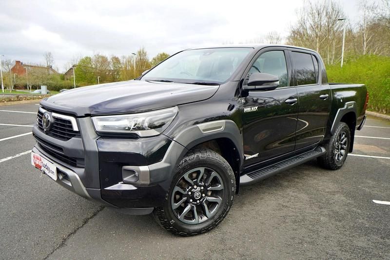 Used Toyota HiLux Luxury 204 HP (150 kW) 2023 Black Pickup