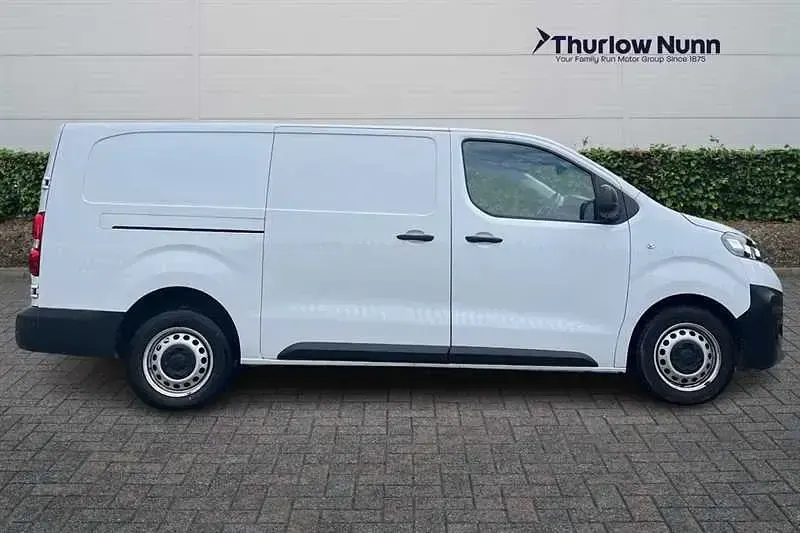 Used Vauxhall Vivaro 100 HP (73 kW) 2023 White MPV