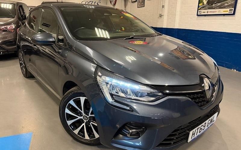 Used Renault Clio V Iconic 101 HP (74 kW) 2020 Hatchback