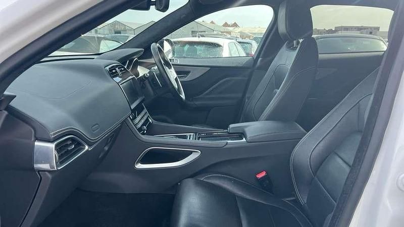 Used Jaguar F-Pace R-Sport 180 HP (132 kW) 2019 White SUV