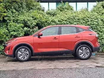 Used Nissan Qashqai Acenta Premium 140 HP (102 kW) 2025 Red SUV