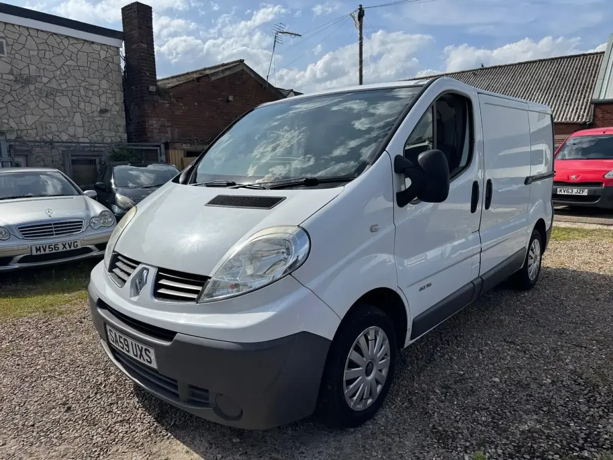Used Renault Trafic 2009 White MPV