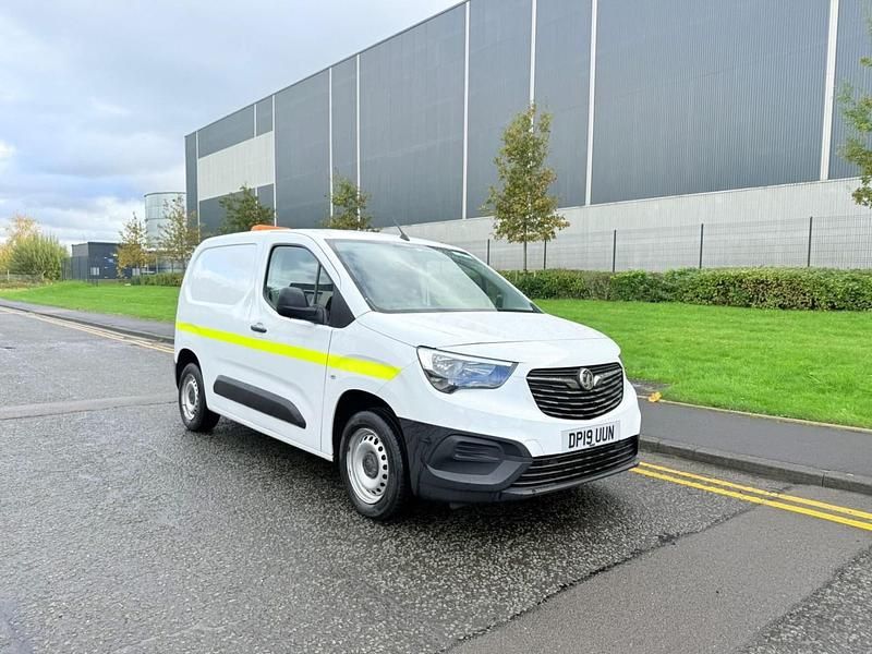 White Used 2019 Vauxhall Combo Edition MPV | £5,890 (Good price) - Image 1/4