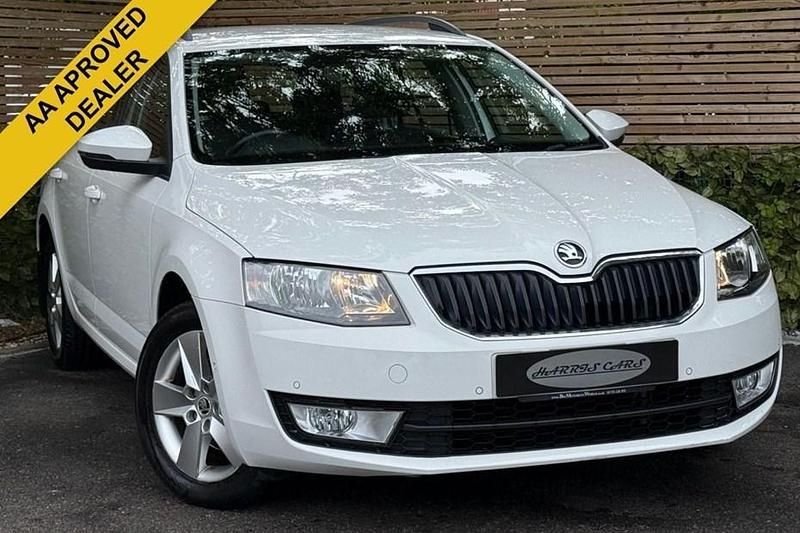 White Used 2016 Skoda Octavia SE Estate | £9,000 (Good price) - Image 1/1