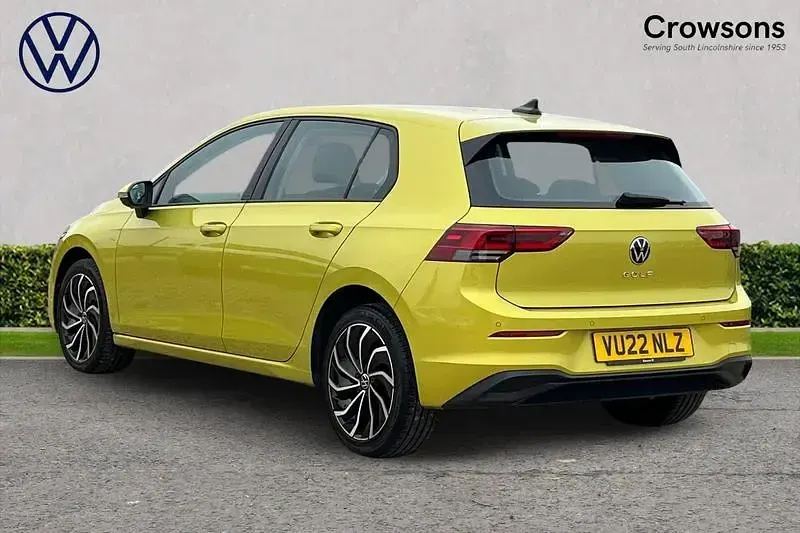 Used VW Golf VIII Life 150 HP (110 kW) 2022 Yellow Hatchback