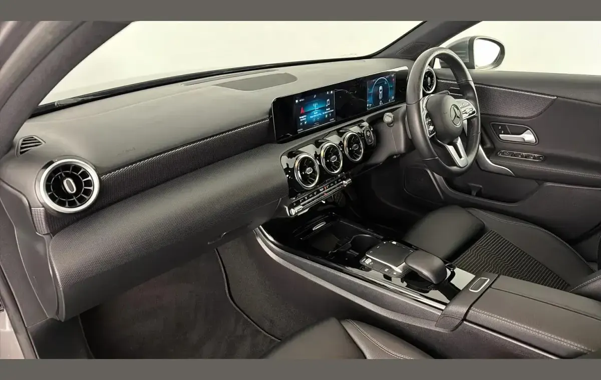 Używany Mercedes A200 150 KM (110 kW) 2021 Szary Hatchback