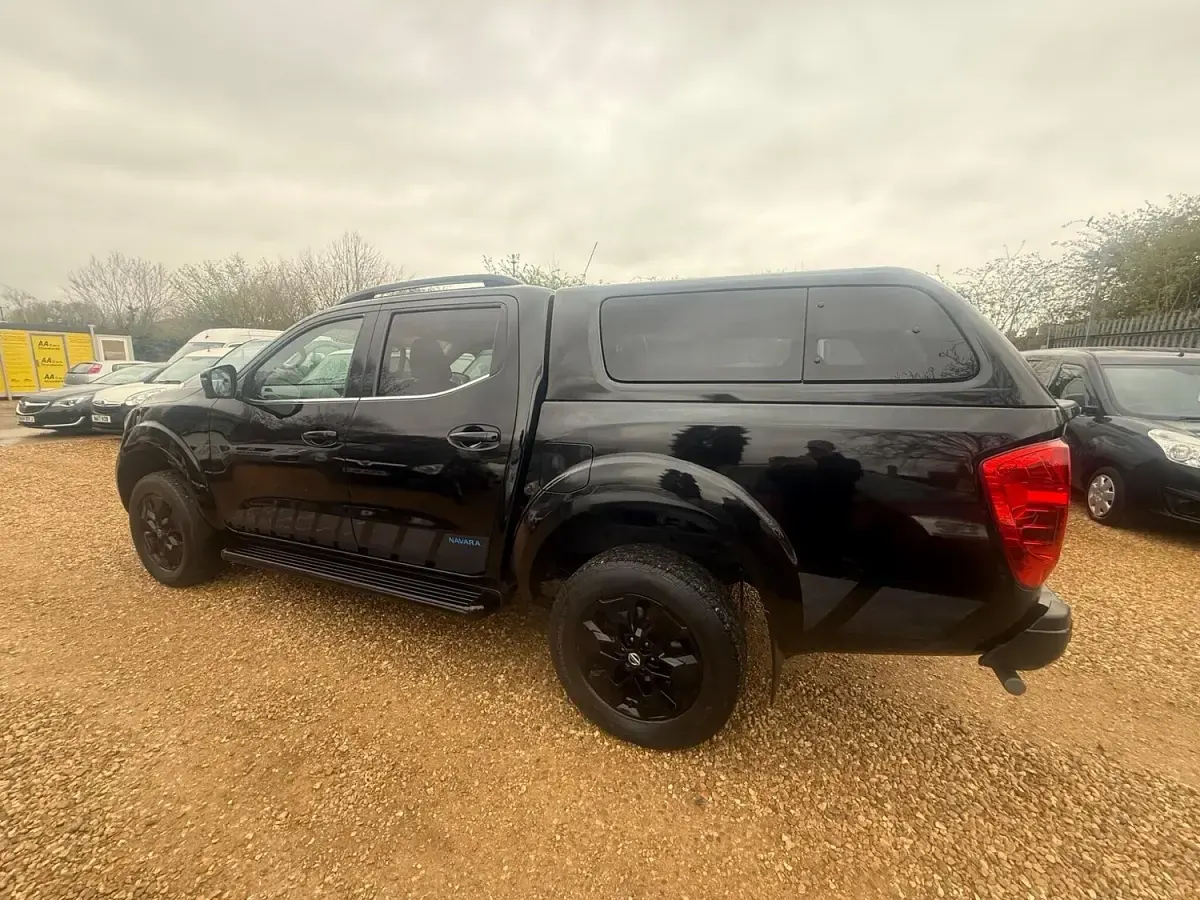 Used Nissan Navara N-Guard 190 HP (139 kW) 2021 Black Pickup