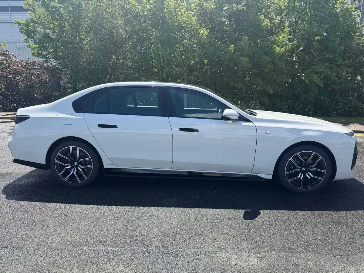 Used BMW i7 M Sport 330 kW (449 HP) 2024 White Sedan