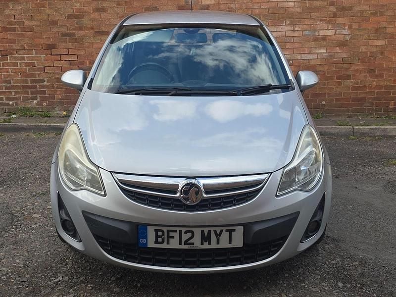 Begagnad Vauxhall Corsa 100 HK (73 kW) 2012 Silver Halvkombi