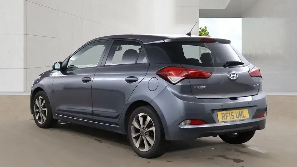 Used Hyundai i20 Premium 100 HP (73 kW) 2015 Grey Hatchback