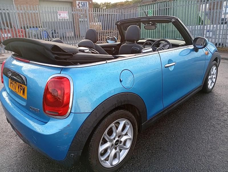 Begagnad Mini Cooper Cabriolet 2017 Blå Cab
