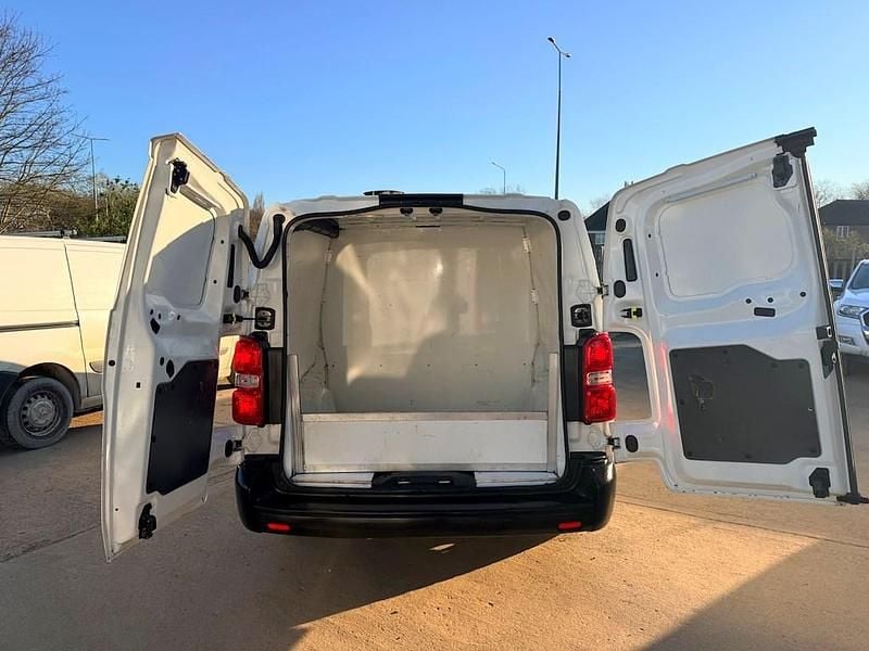 Used Vauxhall Vivaro Sportive 150 HP (110 kW) 2020 White MPV