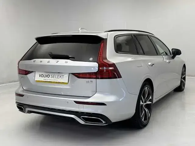 Used Volvo V60 R-Design 161 HP (118 kW) 2022 Estate