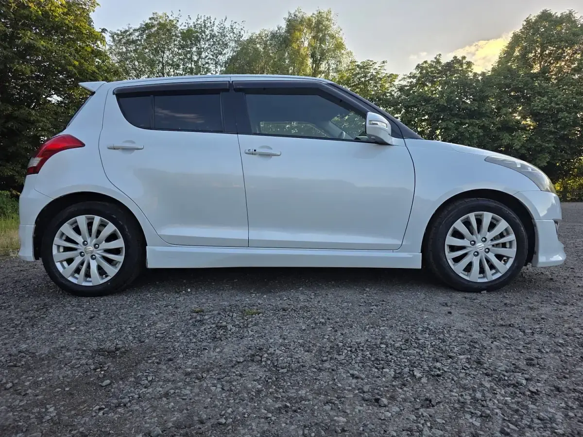Used Suzuki Swift SZ4 94 HP (69 kW) 2013 White Hatchback