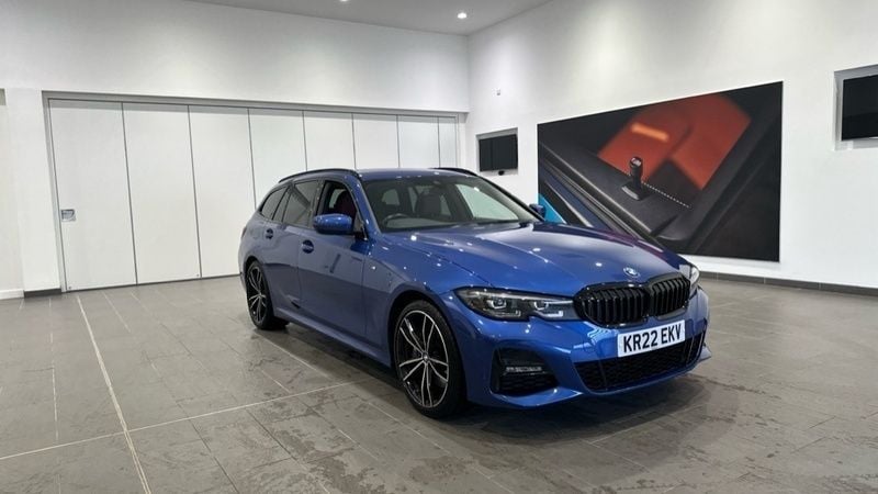 Blue Used 2022 BMW 320 M Sport Estate | £26,500 (Fair price) - Image 1/4