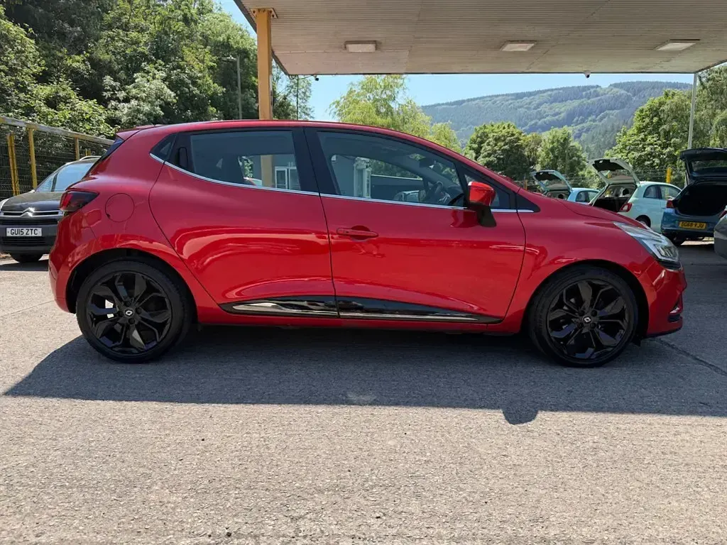 Used Renault Clio IV Dynamique 2016 Red Hatchback