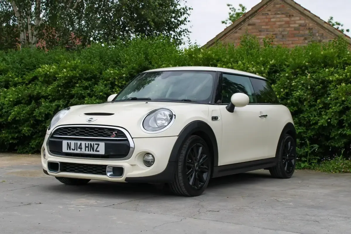 Used Mini Cooper S Hatch 2014 White Hatchback