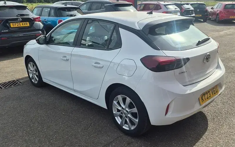 Used Vauxhall Corsa Design Edition 101 HP (74 kW) 2023 White Hatchback