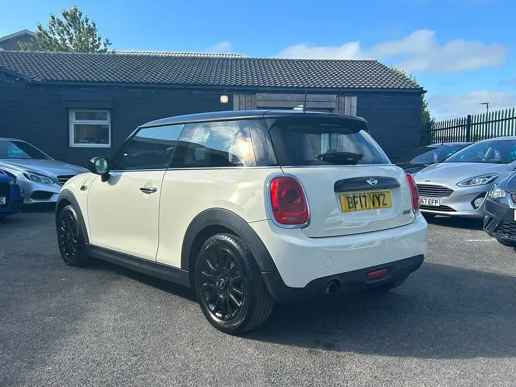 Used Mini Cooper Hatch 136 HP (100 kW) 2017 White Hatchback