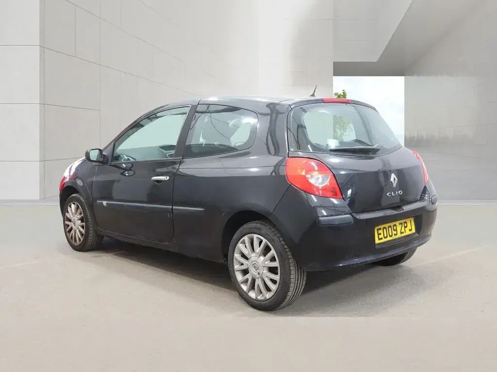 Used Renault Clio Dynamique 75 HP (55 kW) 2009 Black Hatchback