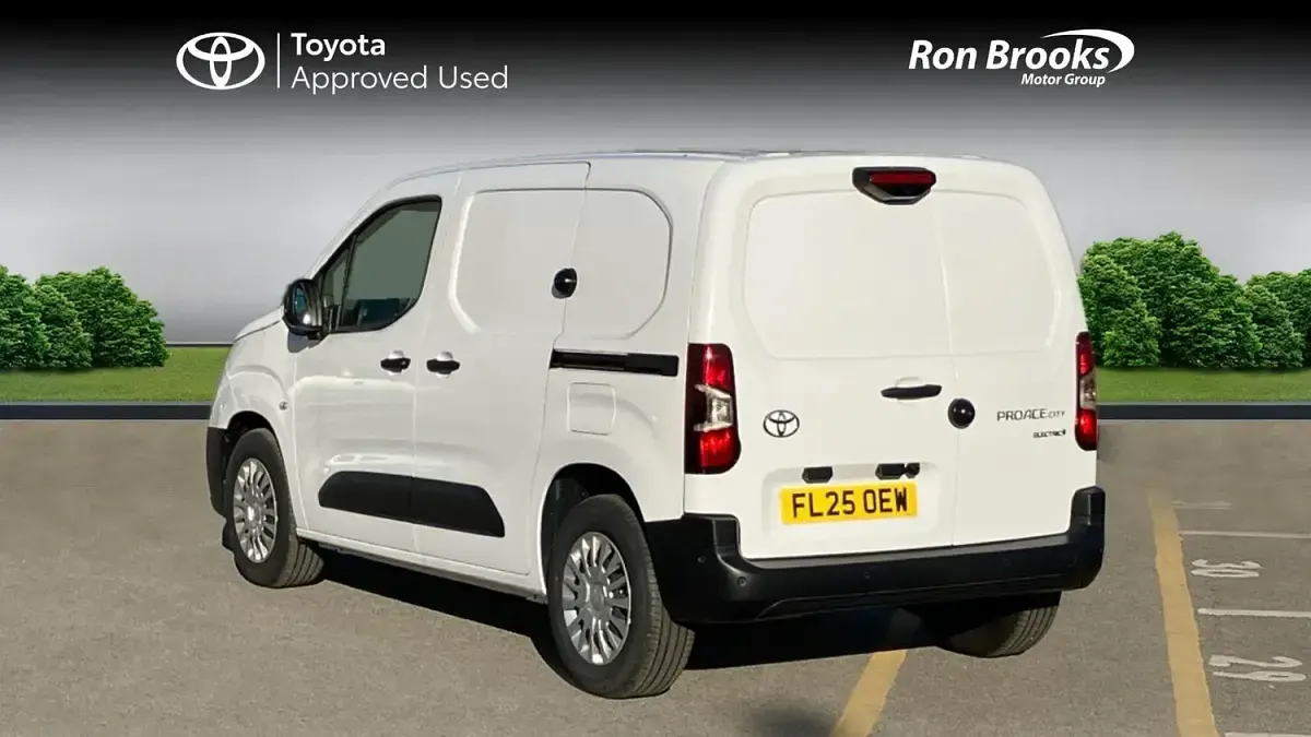 New Toyota Proace 50 kW (68 HP) 2025 White MPV