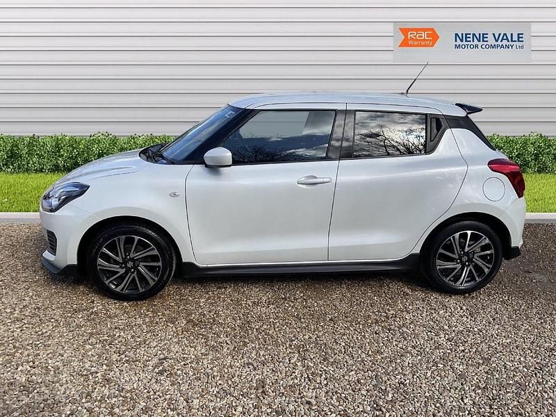 Used Suzuki Swift SZ-L 2022 White Hatchback