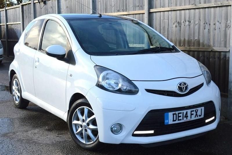 White Used 2014 Toyota Aygo Hatchback | £4,149 (Good price) - Image 1/1