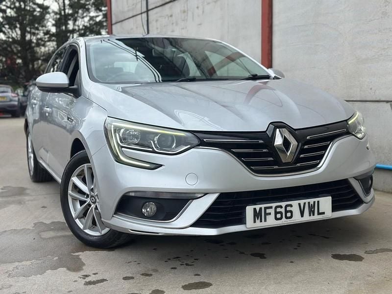 Used Renault Mégane IV Dynamique 130 HP (95 kW) 2016 Silver Hatchback