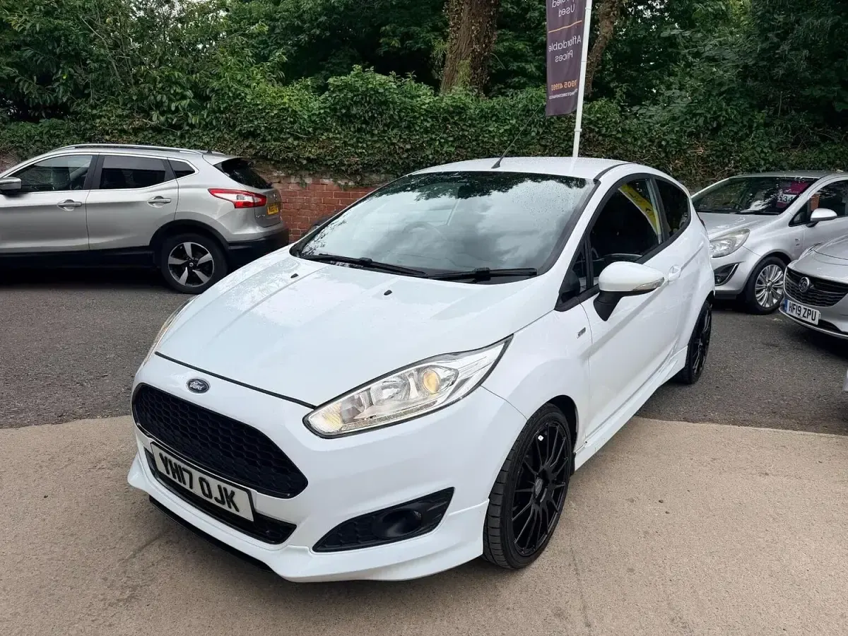 Used Ford Fiesta ST-Line 125 HP (91 kW) 2017 White Hatchback
