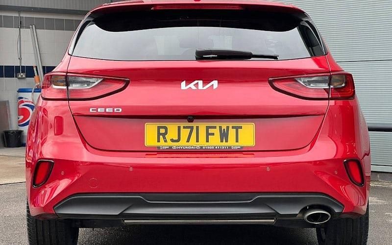 Used Kia Ceed 160 HP (117 kW) 2021 Hatchback