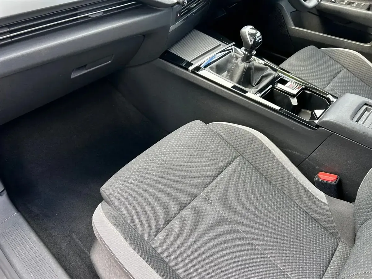 Używany Vauxhall Astra Design Edition 130 KM (95 kW) 2023 Szary Hatchback
