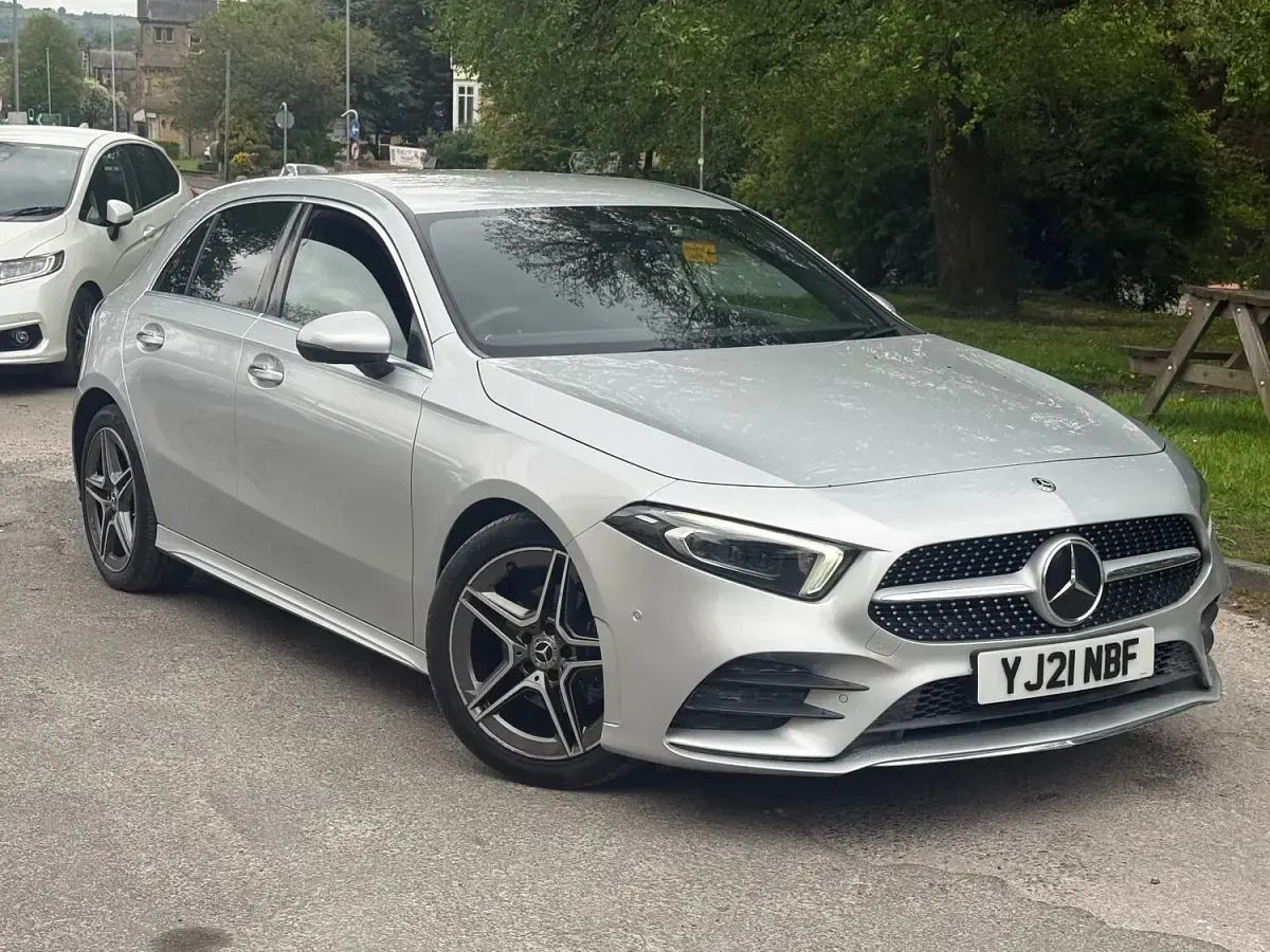Begagnad Mercedes A200 AMG line 150 HK (110 kW) 2021 Silver Halvkombi