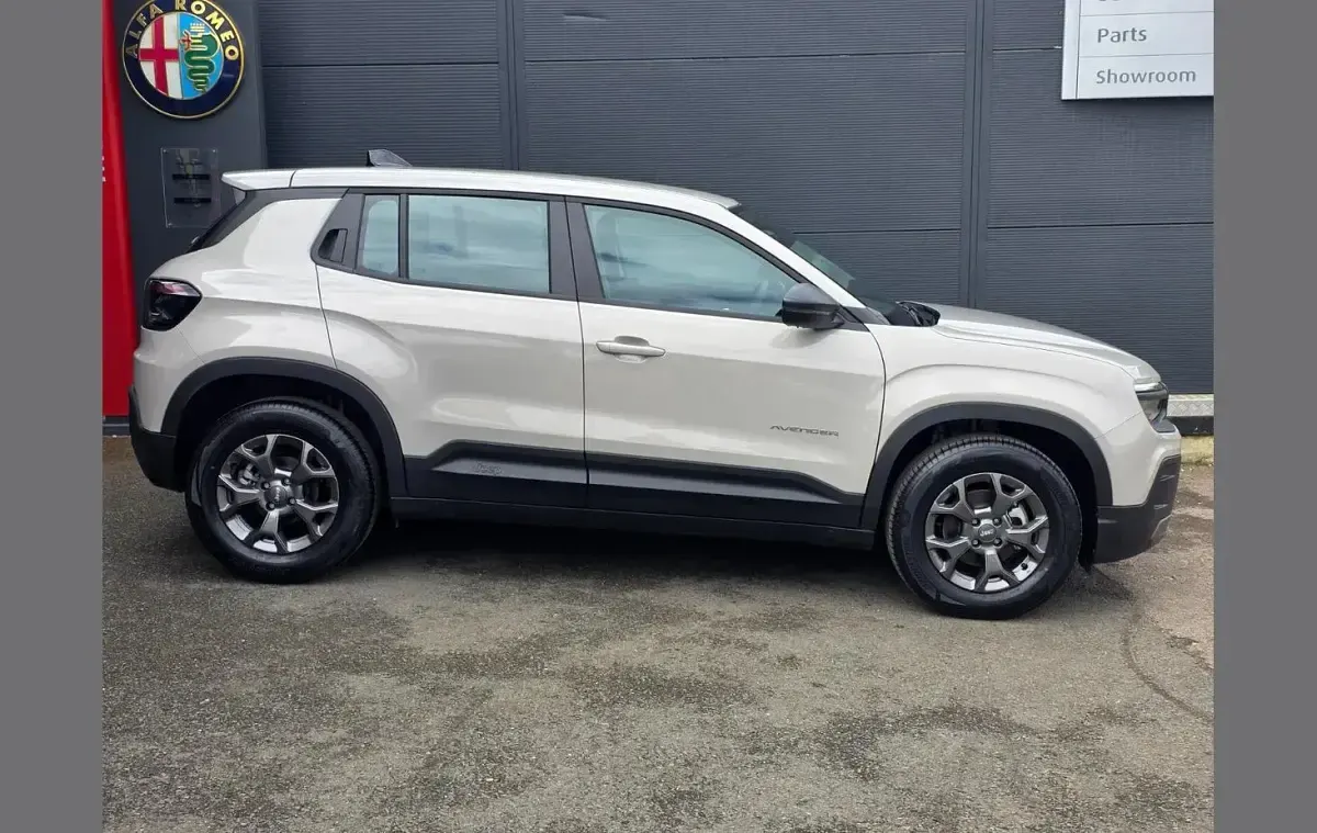 New Jeep Avenger Altitude 101 HP (74 kW) 2025 Special solid  snow white SUV