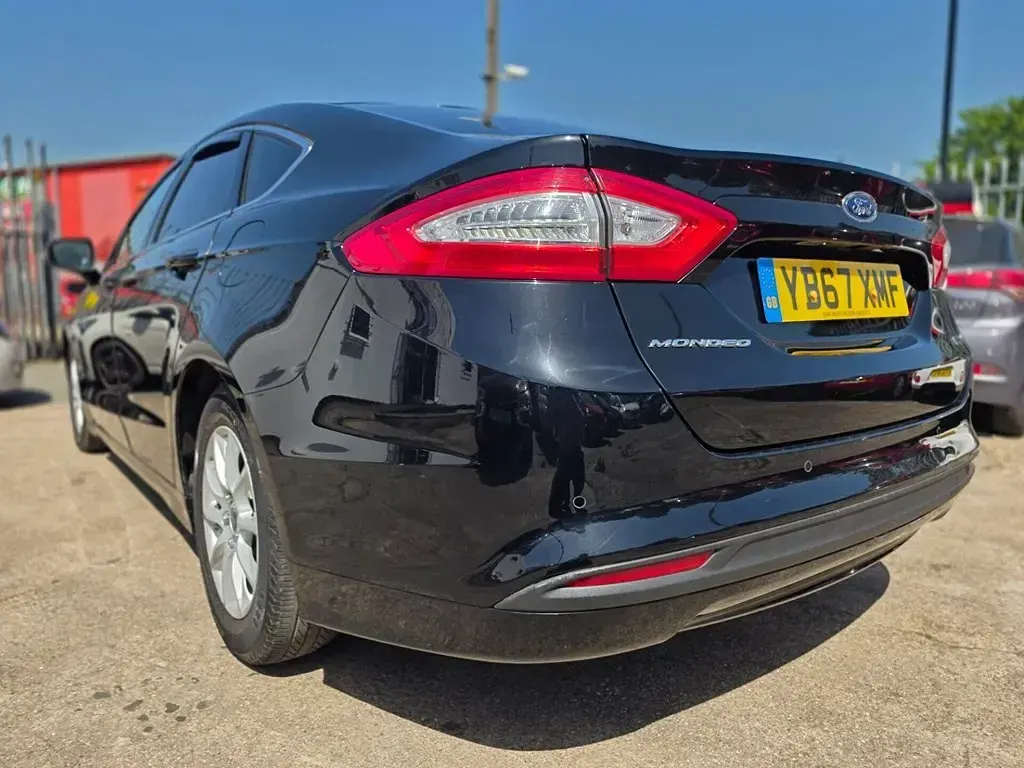 Used Ford Mondeo Zetec 120 HP (88 kW) 2017 Black Hatchback